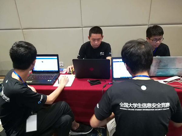 WaterDrop2战队在比赛中